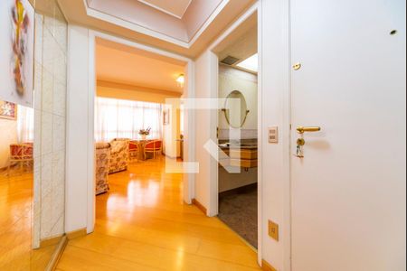 Apartamento à venda com 195m², 4 quartos e 3 vagas Apartamento à venda com 195m², 4 quartos e 3 vagasHall de Entrada