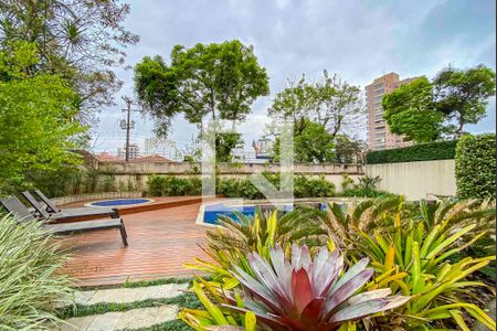 Apartamento à venda com 195m², 4 quartos e 3 vagas Apartamento à venda com 195m², 4 quartos e 3 vagasÁrea comum - Piscina