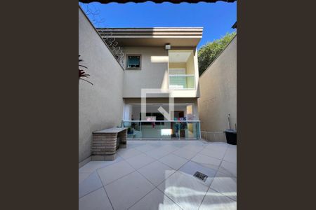 Casa à venda com 3 quartos, 220m² em Vila Mangalot, São Paulo