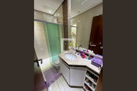 Casa à venda com 3 quartos, 220m² em Vila Mangalot, São Paulo