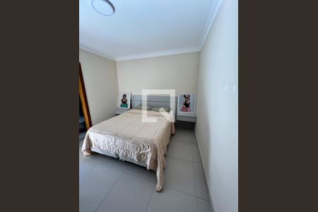 Casa à venda com 3 quartos, 220m² em Vila Mangalot, São Paulo