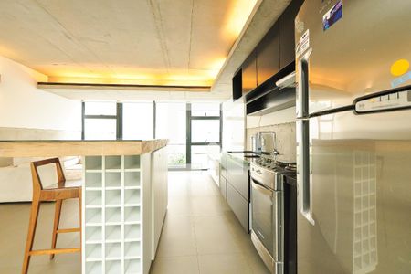 Sala/Cozinha de apartamento para alugar com 1 quarto, 115m² em Vila Madalena, São Paulo