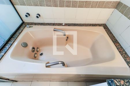 Apartamento para alugar com 193m², 4 quartos e 4 vagasBanheiro da Suíte 1