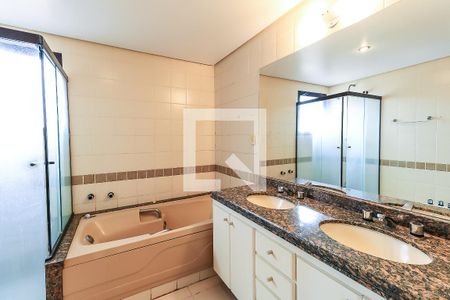 Apartamento para alugar com 193m², 4 quartos e 4 vagasBanheiro da Suíte 1