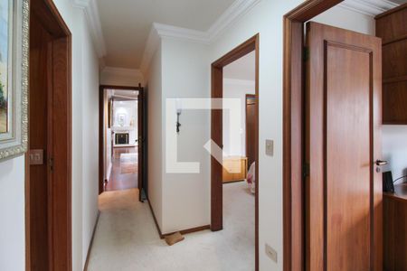 Apartamento à venda com 171m², 4 quartos e 2 vagasCorredor 