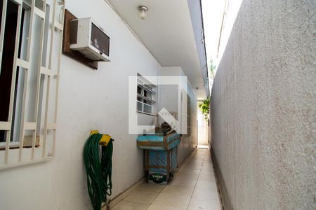 Casa à venda com 200m², 3 quartos e 2 vagasCorredor