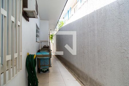 Casa à venda com 200m², 3 quartos e 2 vagasCorredor