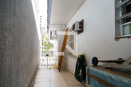 Casa à venda com 200m², 3 quartos e 2 vagasCorredor