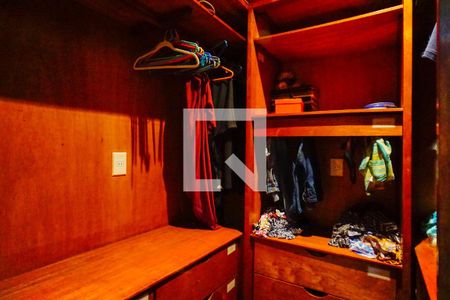 Casa de condomínio para alugar com 600m², 5 quartos e 4 vagas Casa de condomínio para alugar com 600m², 5 quartos e 4 vagasCloset da Suíte 4