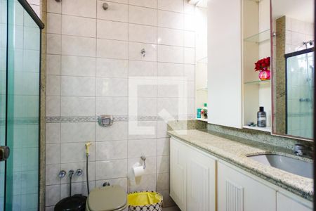 Casa de condomínio para alugar com 600m², 5 quartos e 4 vagas Casa de condomínio para alugar com 600m², 5 quartos e 4 vagasBanheiro da Suíte 3