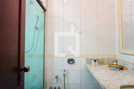 Casa de condomínio para alugar com 600m², 5 quartos e 4 vagas Casa de condomínio para alugar com 600m², 5 quartos e 4 vagasBanheiro da Suíte 1