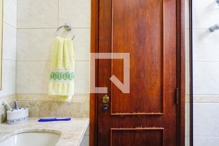 Casa de condomínio para alugar com 600m², 5 quartos e 4 vagas Casa de condomínio para alugar com 600m², 5 quartos e 4 vagasBanheiro da Suíte 1