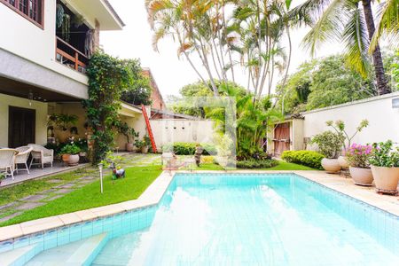 Casa de condomínio para alugar com 600m², 5 quartos e 4 vagas Casa de condomínio para alugar com 600m², 5 quartos e 4 vagasÁrea Externa