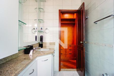 Casa de condomínio para alugar com 600m², 5 quartos e 4 vagas Casa de condomínio para alugar com 600m², 5 quartos e 4 vagasBanheiro da Suíte 5