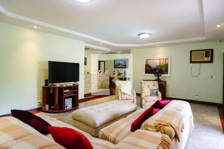 Sala de casa de condomínio para alugar com 5 quartos, 600m² em Barra da Tijuca, Rio de Janeiro