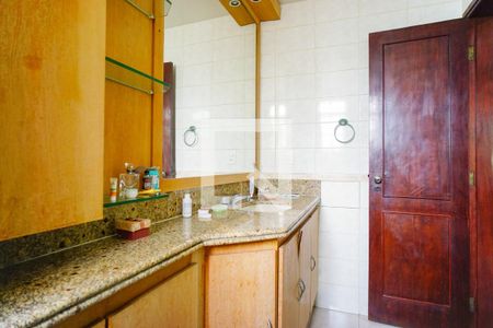 Casa de condomínio para alugar com 600m², 5 quartos e 4 vagas Casa de condomínio para alugar com 600m², 5 quartos e 4 vagasBanheiro da Suíte 4