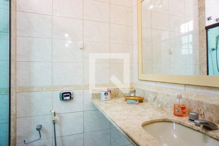 Casa de condomínio para alugar com 600m², 5 quartos e 4 vagas Casa de condomínio para alugar com 600m², 5 quartos e 4 vagasBanheiro da Suíte 1