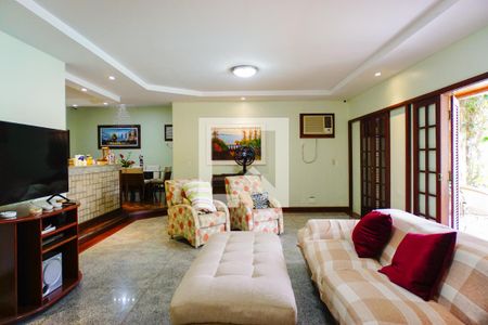 Sala de casa de condomínio para alugar com 5 quartos, 600m² em Barra da Tijuca, Rio de Janeiro