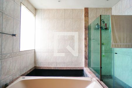 Casa de condomínio para alugar com 600m², 5 quartos e 4 vagas Casa de condomínio para alugar com 600m², 5 quartos e 4 vagasBanheiro da Suíte 2