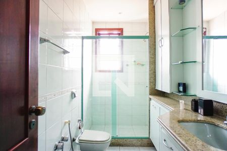 Casa de condomínio para alugar com 600m², 5 quartos e 4 vagas Casa de condomínio para alugar com 600m², 5 quartos e 4 vagasBanheiro da Suíte 5