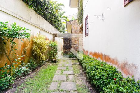 Casa de condomínio para alugar com 600m², 5 quartos e 4 vagas Casa de condomínio para alugar com 600m², 5 quartos e 4 vagasÁrea Externa