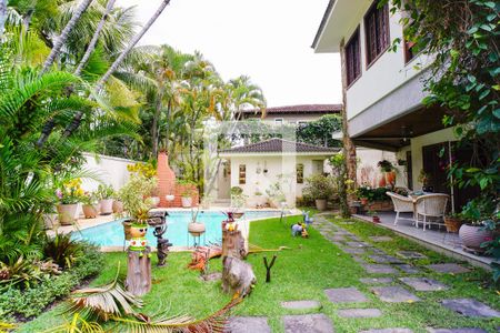 Casa de condomínio para alugar com 600m², 5 quartos e 4 vagas Casa de condomínio para alugar com 600m², 5 quartos e 4 vagasÁrea Externa