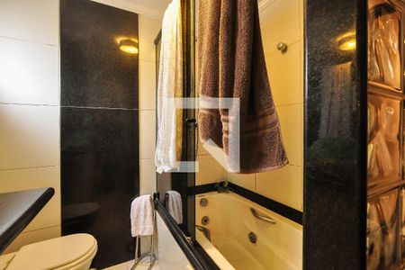 Apartamento à venda com 131m², 3 quartos e 2 vagasBanheiro da Suíte 1