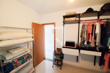 Casa à venda com 250m², 4 quartos e 4 vagas Casa à venda com 250m², 4 quartos e 4 vagasCloset do Quarto 3 - Suíte