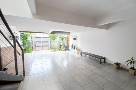 Casa à venda com 250m², 4 quartos e 4 vagas Casa à venda com 250m², 4 quartos e 4 vagasGaragem
