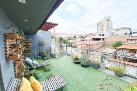 Casa à venda com 250m², 4 quartos e 4 vagas Casa à venda com 250m², 4 quartos e 4 vagasVaranda do Quarto 3