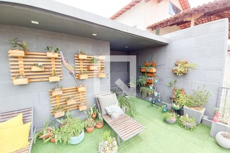 Casa à venda com 250m², 4 quartos e 4 vagas Casa à venda com 250m², 4 quartos e 4 vagasVaranda do Quarto 3