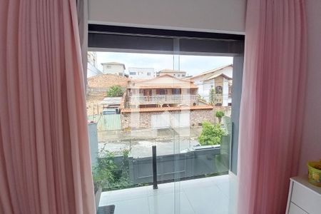 Casa à venda com 250m², 4 quartos e 4 vagas Casa à venda com 250m², 4 quartos e 4 vagasQuarto 2 - Suíte