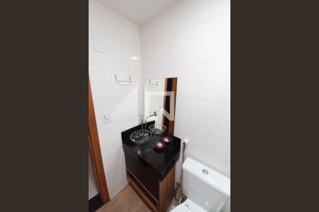 Casa à venda com 250m², 4 quartos e 4 vagas Casa à venda com 250m², 4 quartos e 4 vagasBanheiro Social