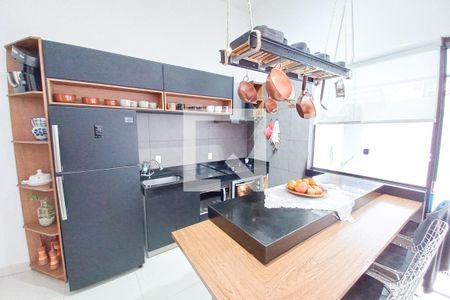 Casa à venda com 250m², 4 quartos e 4 vagas Casa à venda com 250m², 4 quartos e 4 vagasCozinha