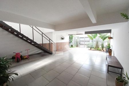 Casa à venda com 250m², 4 quartos e 4 vagas Casa à venda com 250m², 4 quartos e 4 vagasGaragem