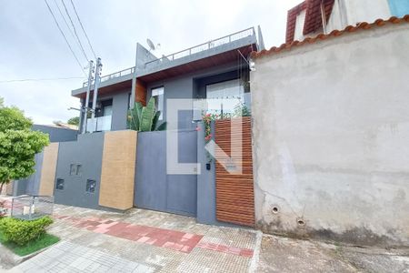 Casa à venda com 250m², 4 quartos e 4 vagas Casa à venda com 250m², 4 quartos e 4 vagasFachada