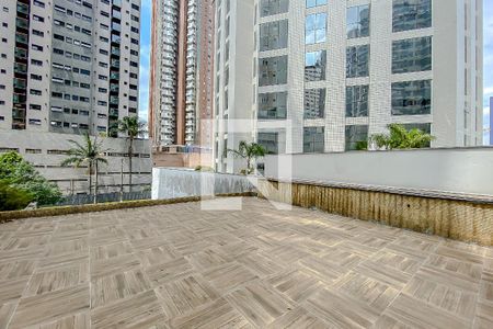 Casa à venda com 400m², 4 quartos e 8 vagas Casa à venda com 400m², 4 quartos e 8 vagasVaranda