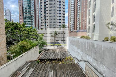 Casa à venda com 400m², 4 quartos e 8 vagas Casa à venda com 400m², 4 quartos e 8 vagasVista da Varanda