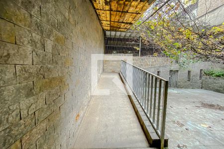 Casa à venda com 400m², 4 quartos e 8 vagas Casa à venda com 400m², 4 quartos e 8 vagasEntrada