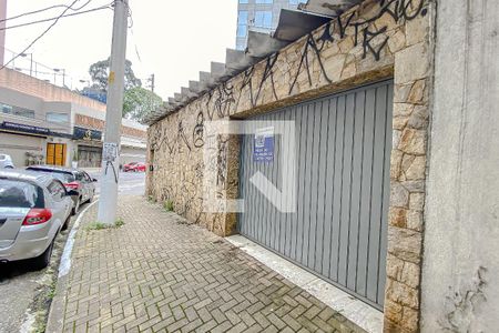 Casa à venda com 400m², 4 quartos e 8 vagas Casa à venda com 400m², 4 quartos e 8 vagasFachada