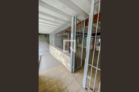 Casa à venda com 400m², 4 quartos e 8 vagas Casa à venda com 400m², 4 quartos e 8 vagasEntrada