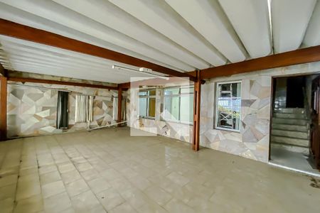 Casa à venda com 400m², 4 quartos e 8 vagas Casa à venda com 400m², 4 quartos e 8 vagasVaranda 2