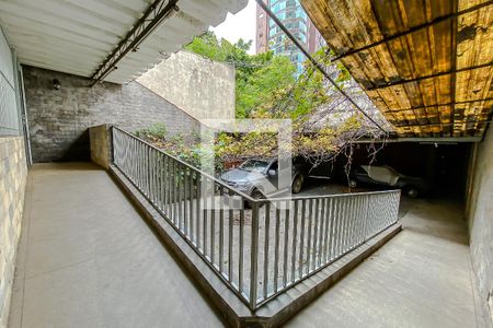 Casa à venda com 400m², 4 quartos e 8 vagas Casa à venda com 400m², 4 quartos e 8 vagasEntrada