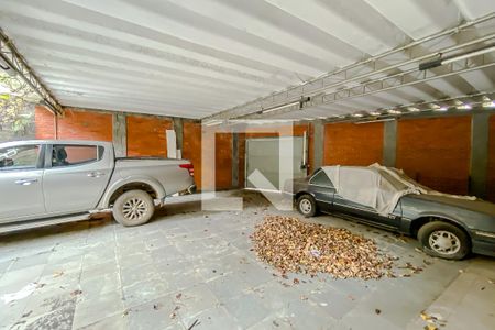 Casa à venda com 400m², 4 quartos e 8 vagas Casa à venda com 400m², 4 quartos e 8 vagasGaragem