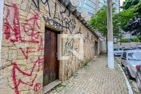 Casa à venda com 400m², 4 quartos e 8 vagas Casa à venda com 400m², 4 quartos e 8 vagasFachada