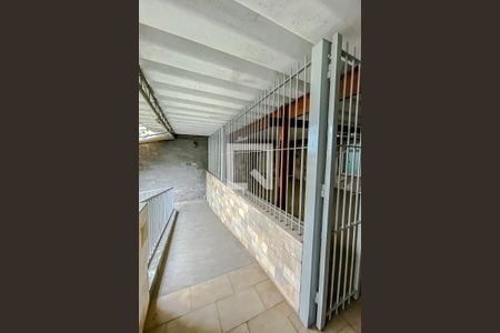 Casa à venda com 400m², 4 quartos e 8 vagas Casa à venda com 400m², 4 quartos e 8 vagasEntrada