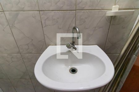 Casa de condomínio à venda com 66m², 2 quartos e 1 vagaBanheiro - Torneira