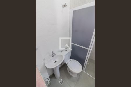 Banheiro de apartamento para alugar com 1 quarto, 28m² em Rio Pequeno, São Paulo