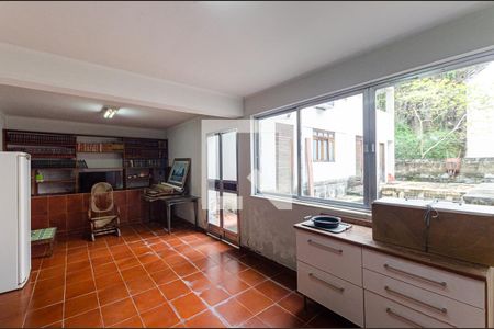 Casa para alugar com 218m², 4 quartos e 3 vagasSalao 