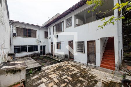 Casa para alugar com 218m², 4 quartos e 3 vagasFundos 